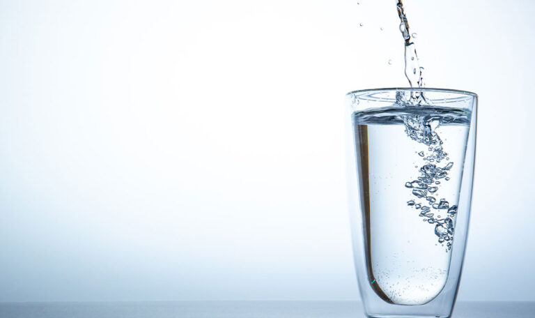 Ist Wasser mit Kohlensäure ungesund?