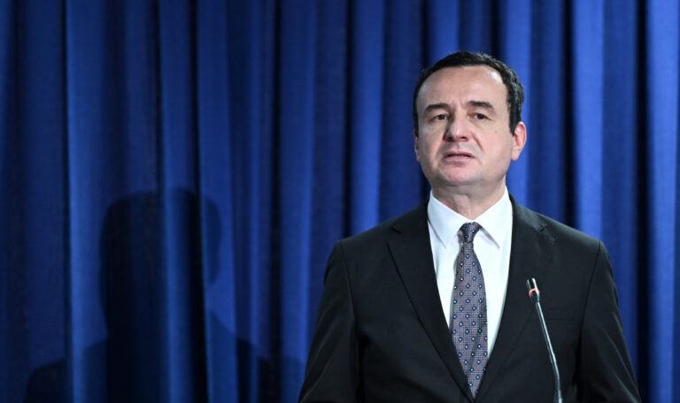 Kosovarische Regierung entzieht kritischen TV-Sendern die Medienlizenzen