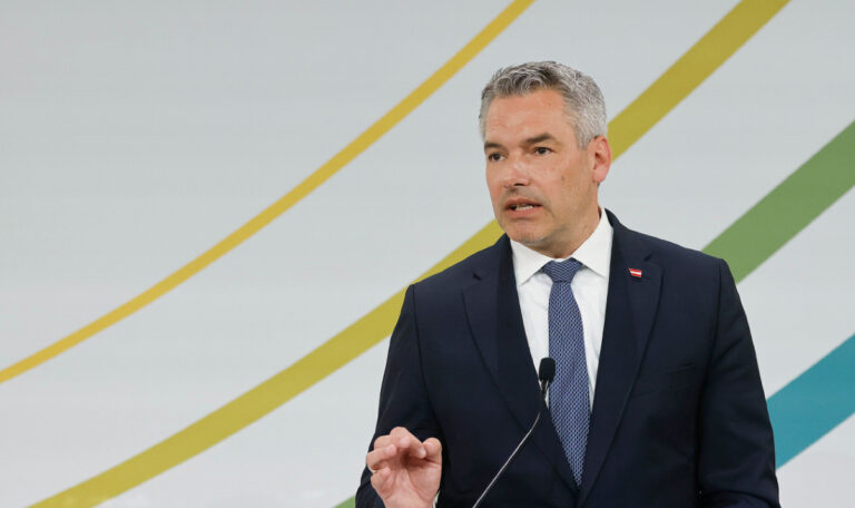 Bargeld in der Verfassung? Nehammer’s Plan spaltet ÖVP