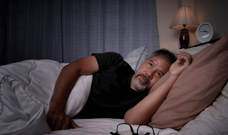 Schlaflos durch die Nacht: Warum du abends nicht ins Bett willst!
