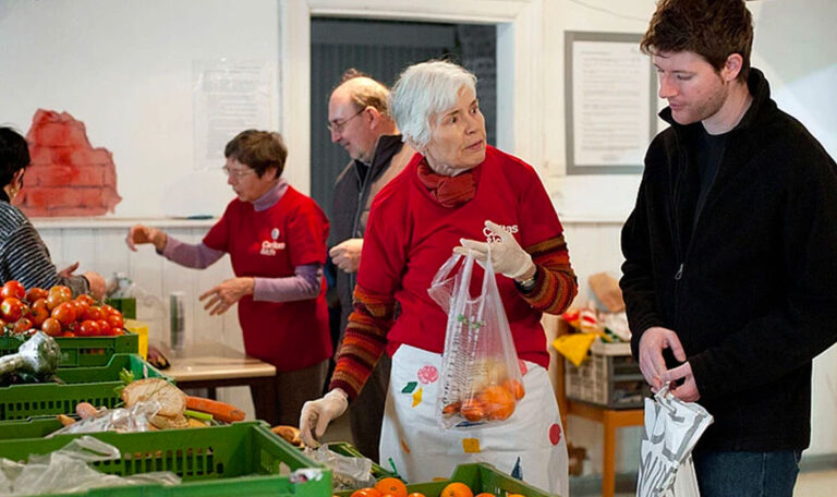 Caritas Wien sucht Freiwillige für Suppenausgabe