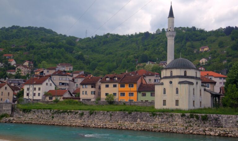 Kroatische Familie will bosnische Moschee demolieren