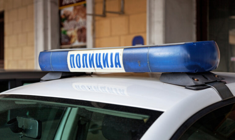 18-jähriger tötet Mutter mit Axt und zündet sie an