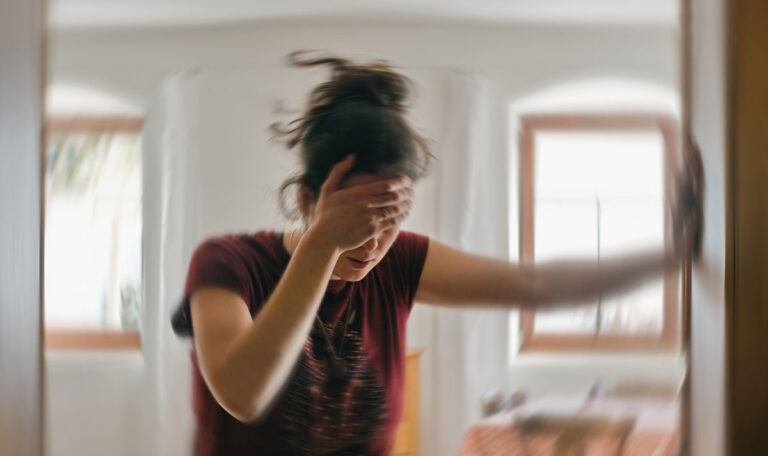 Durch die FAST-Regel könnt ihr einen Schlaganfall erkennen