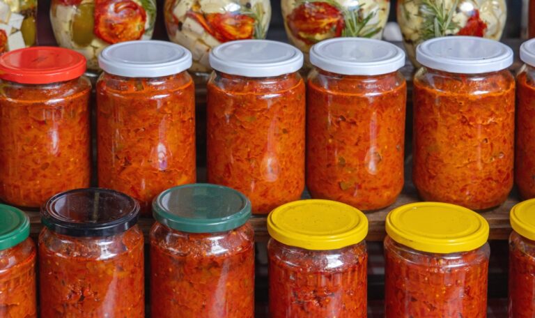 Woher stammt das erste Rezept für Ajvar?