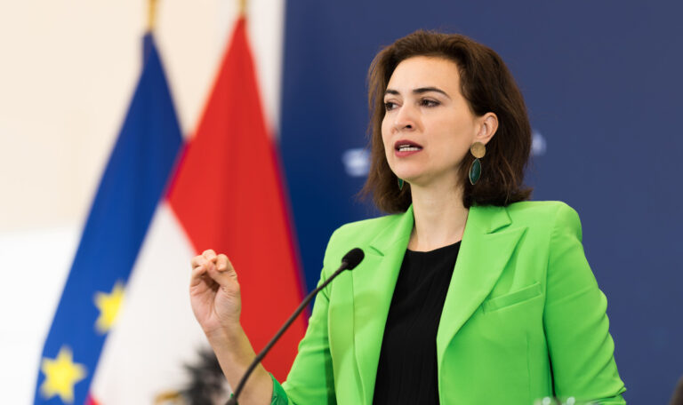 Zadic für Abschaffung von Promi-Privilegien vor Gericht
