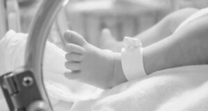 (FOTO: iStock/Kwangmoozaa) baby klinik favoriten tot aufgefunden mist-kübel polizei wien lpd tragödie mutter gesundheits-system kranken-haus