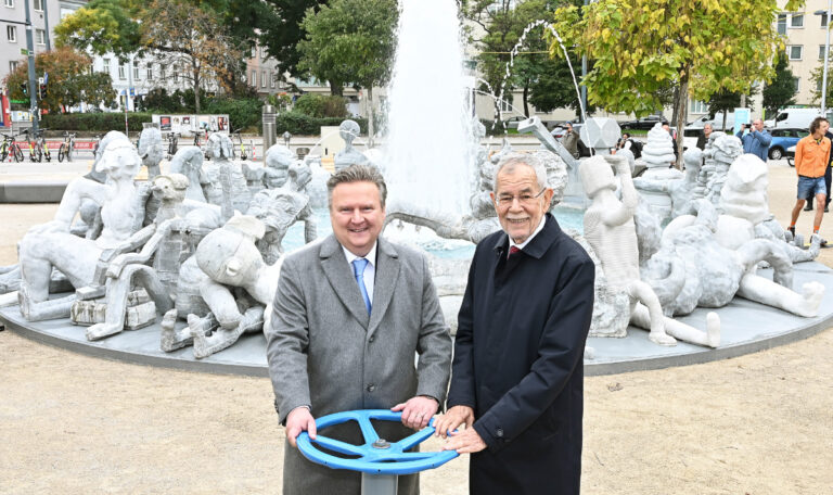 Vandalismus im Helmut-Zilk-Park: Wiens Jubiläumsbrunnen voller Schaum
