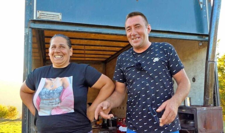 Ein Paar aus Bosnien lebt in einem LKW
