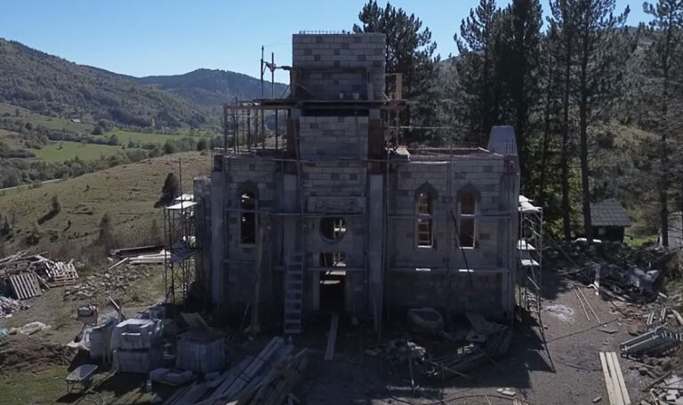 Kirchenbau vereint serbische und bosniakische Dorfbewohner