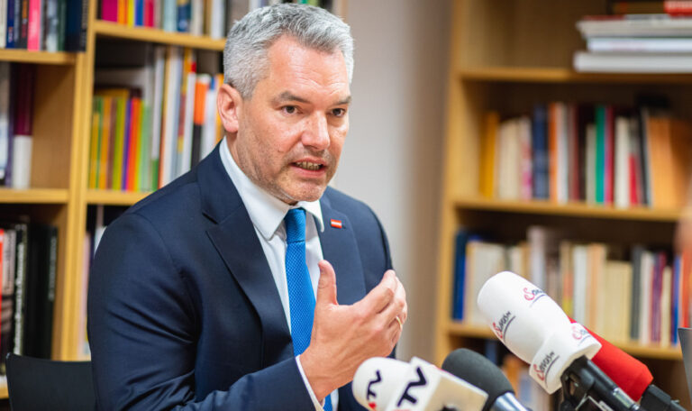 Nehammer zu Burger-Gate: Bürgerdialog wird zum Monolog (VIDEO)