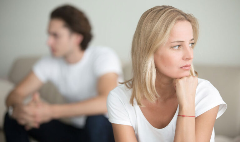 Nostalgisch: Diese Sternzeichen hängen an ihrer ersten großen Liebe