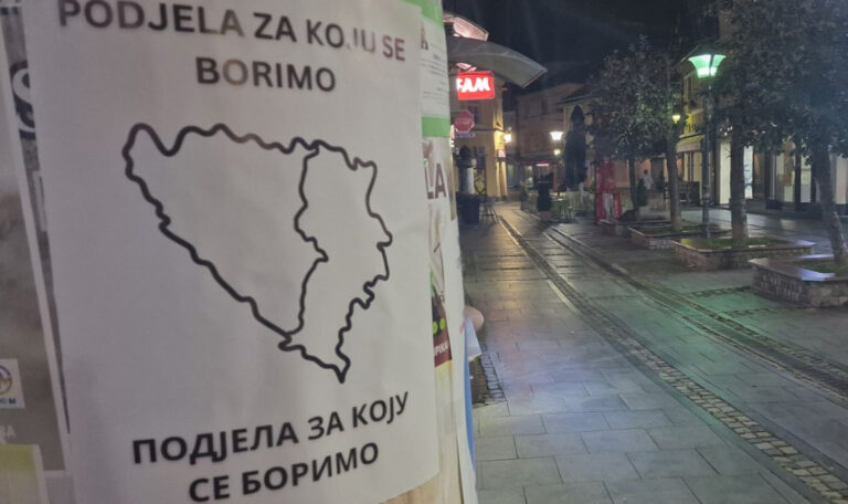 Rätselhafte Plakate in Bosnien: Provokation oder Warnung?