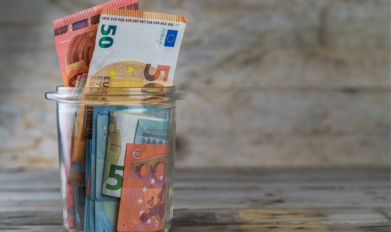 So viel Geld müsst ihr jeden Tag sparen, um mit 65 Jahren Millionär zu sein
