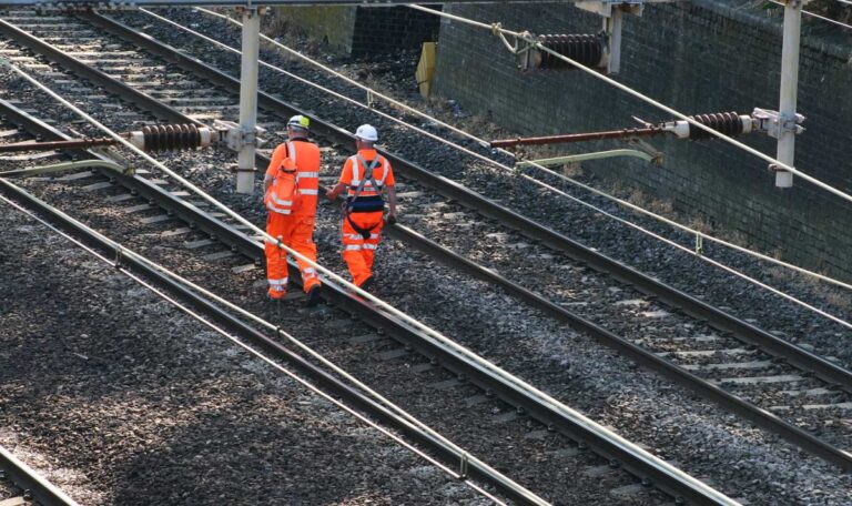 Arbeiter in Wien von Zügen zerquetscht – tot