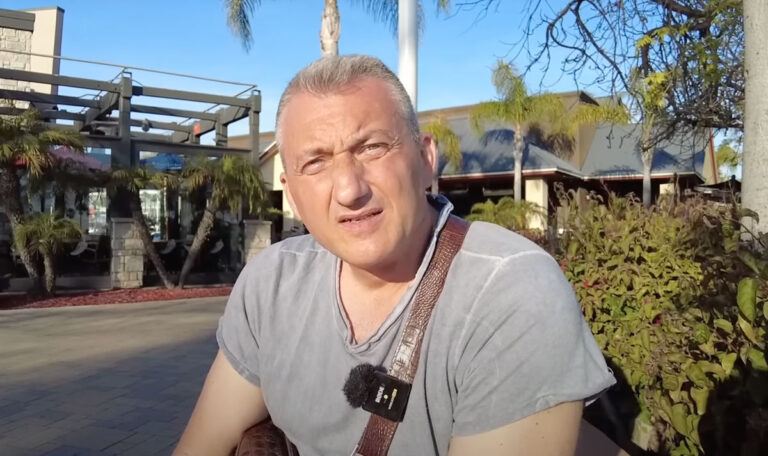 Serbe erobert Amerika mit Pfannkuchen! (VIDEO)