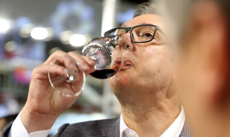 BILDGALERIE: Vucic eröffnet internationale Weinmesse in Belgrad