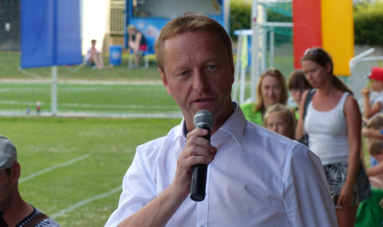 FPÖ-Klubobmann verliest 21 Kindernamen und fordert Asylstopp