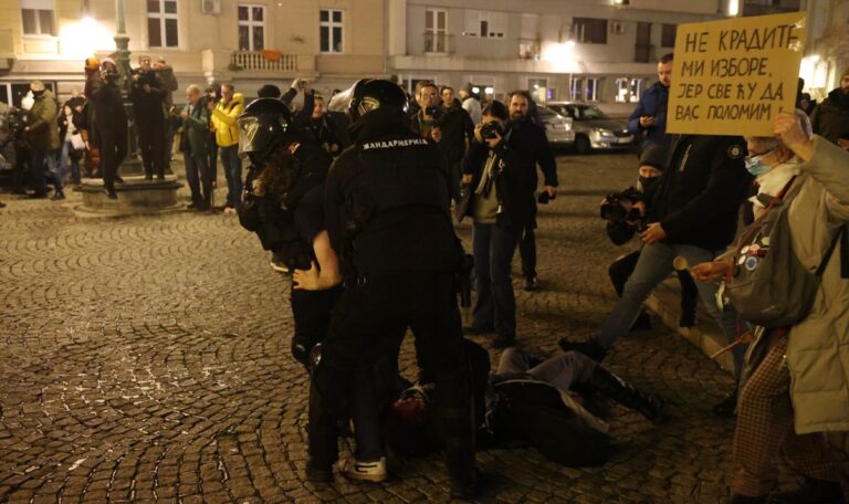 Serbien: Proteste und Festnahmen nach Wahlen