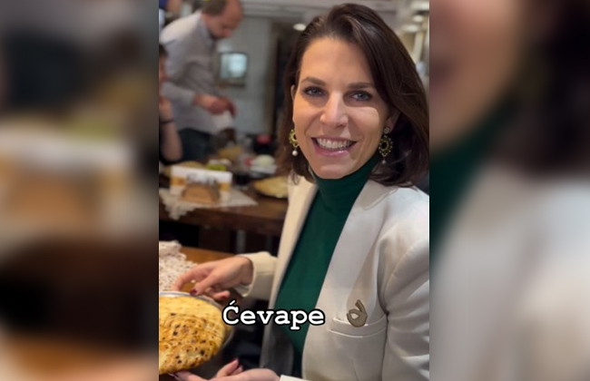 Ministerin Edtstadler will nach Cevapi-Genuss Bosnien in der EU sehen (VIDEO)