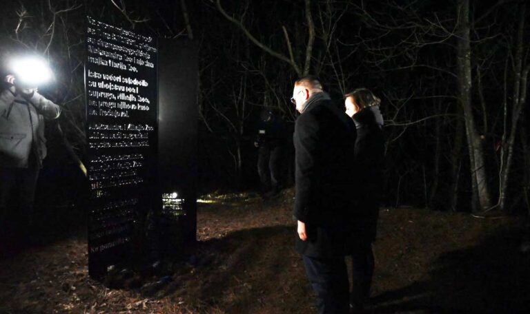 Gedenktafel für ermordete serbische Familie in Zagreb errichtet (FOTOS)