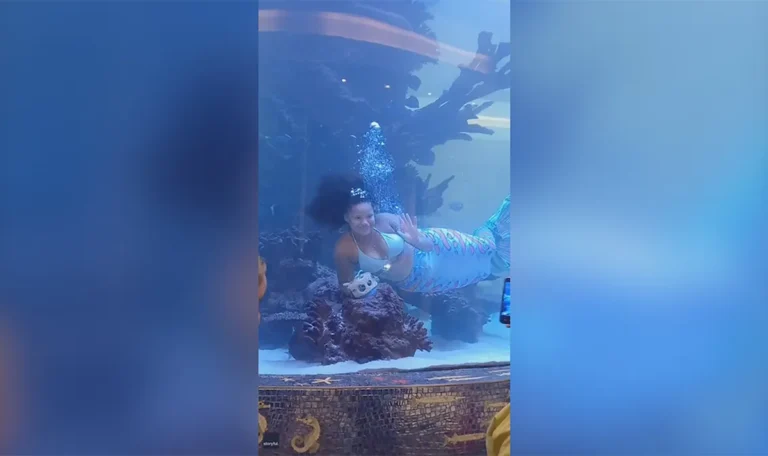 Meerjungfrau ertrinkt fast bei Kindershow (VIDEO)