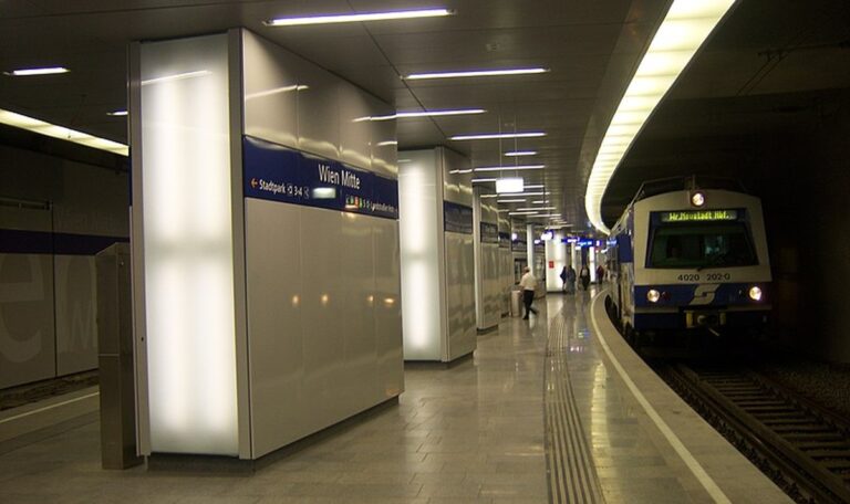 Wien Mitte: Mann stürzt auf Gleise – tot