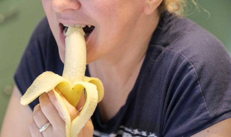 Täglich bis zu 8 Bananen: Ernährungsberaterin wird zum TikTok Hit (VIDEOS)
