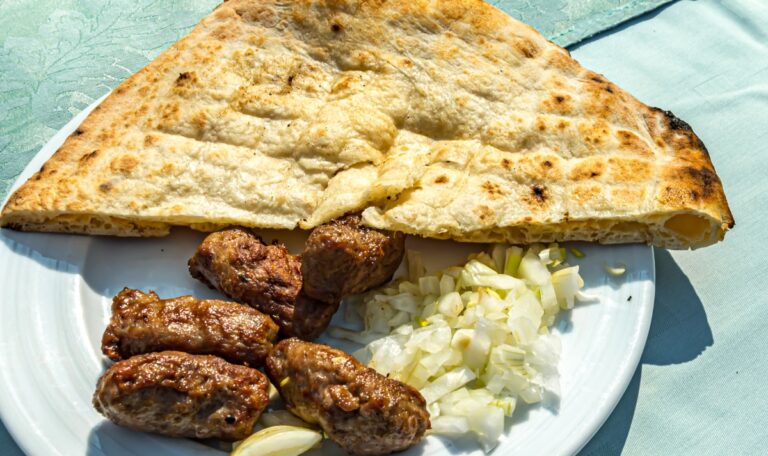 Diese Cevapcici sollen als Symbol der bosnischen Küche gelten