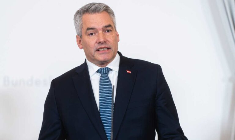 Nehammer plant KESt-Abschaffung: Steuervorteile für Sparkonten