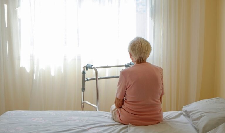 Oma starb nach Sturz – Prozess gegen Enkel