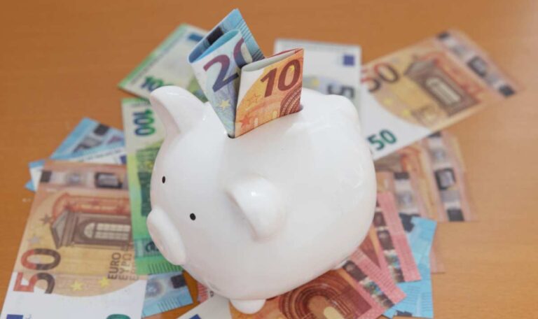Riesen-Schock: Dein Geld auf dem Sparbuch verliert an Wert!