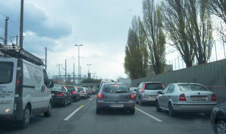 Stau-Chaos: Mehr Wien-Pendler als Arbeitslose in Österreich