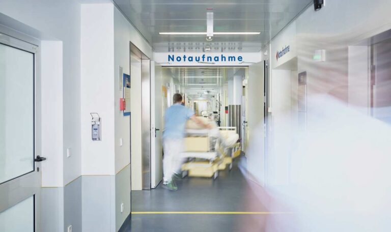 Patientenversorgung: Fehlende Arbeitskräfte im Gesundheitswesen