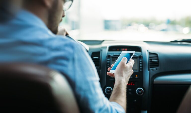 Sohn reist 1.500 km für rührenden Muttergeburtstag an