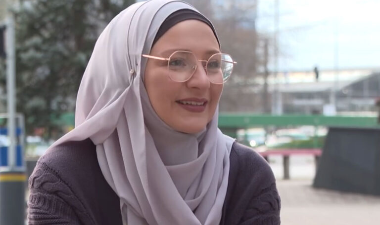 Russin lebt in Sarajevo und konvertiert zum Islam