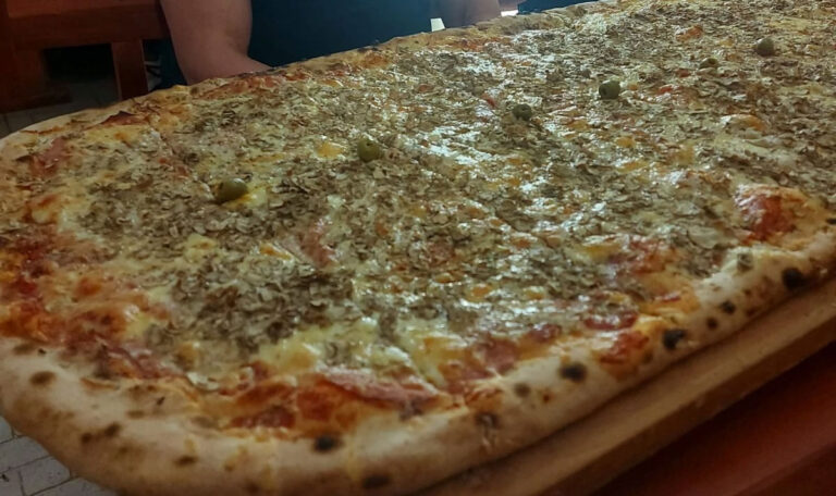 Wer diese XXL-Pizza ganz aufisst, bekommt 1000 Euro