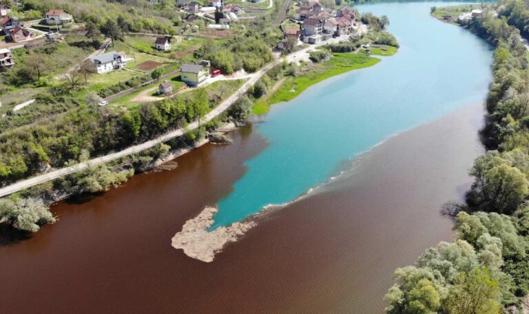 Gravierende ökologische Folgen: Jablanicko-See wieder verunreinigt