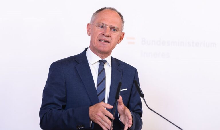 Minister Karner auf Besuch in Serbien: Lob für Zusammenarbeit