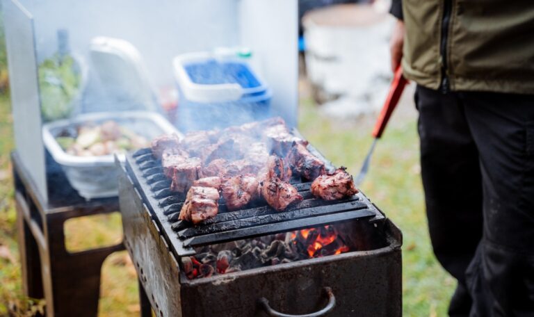 Darum grillen Balkaner am 1. Mai 