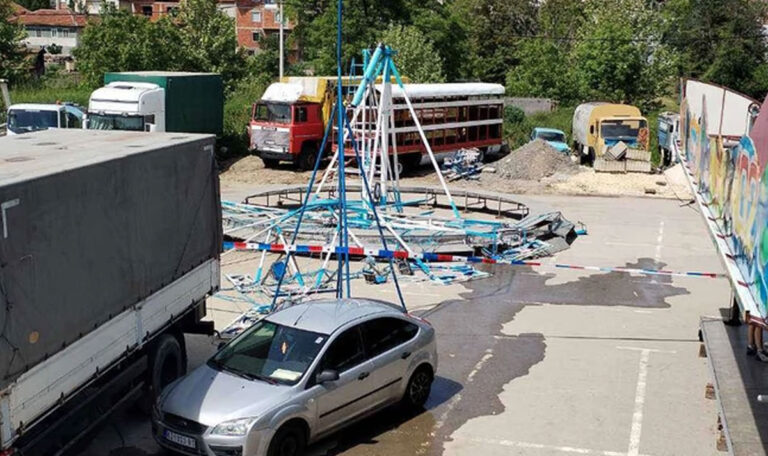 Schockierender Karussell-Unfall: Kind im Koma! (FOTO)