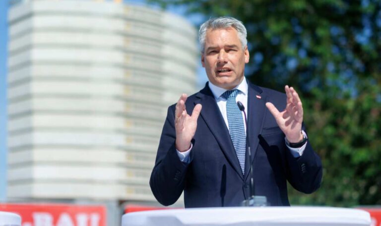 Wahlkampfauftakt: Nehammer kämpft für Österreichs Mitte