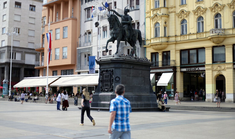 Balkan Stories: Ljeto u Zagrebu. Trg bana Jelačića.