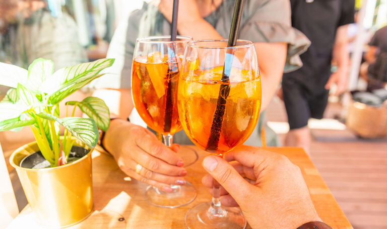 Sommergenuss mit Risiko: Ist Aperol Spritz krebserregend?