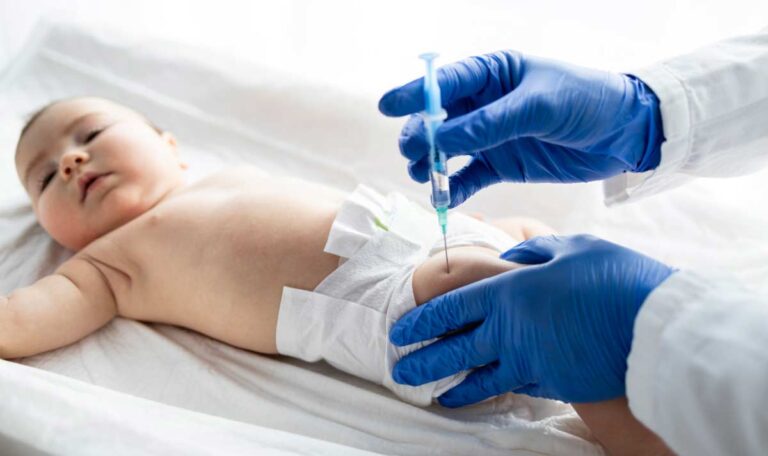 Ärzte raten zu vorbeugender RSV-Impfung für alle Neugeborenen