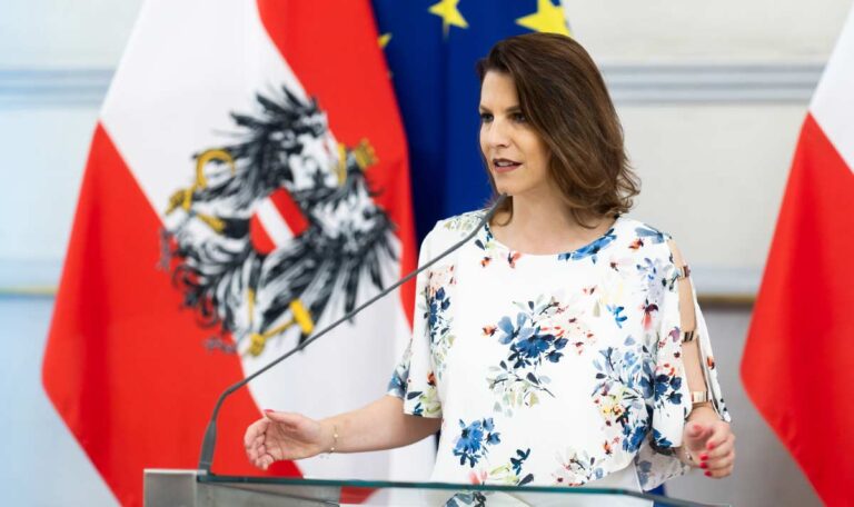 Blockiert ÖVP-Ministerin Edtstadler EU-Renaturierungsgesetz?