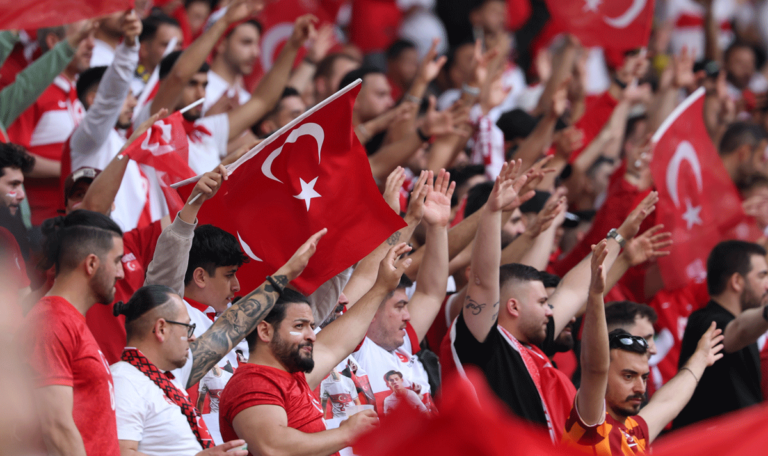 EM 2024: Türkei-Fans sollen Wolfsgruß bei Viertelfinale in Berlin zeigen