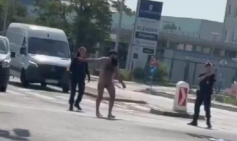 Nackter Islamist mitten auf Kreuzung verhaftet (VIDEOS)