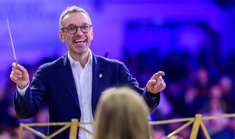 Überraschende Wende: FPÖ verliert bei Umfrage 2%