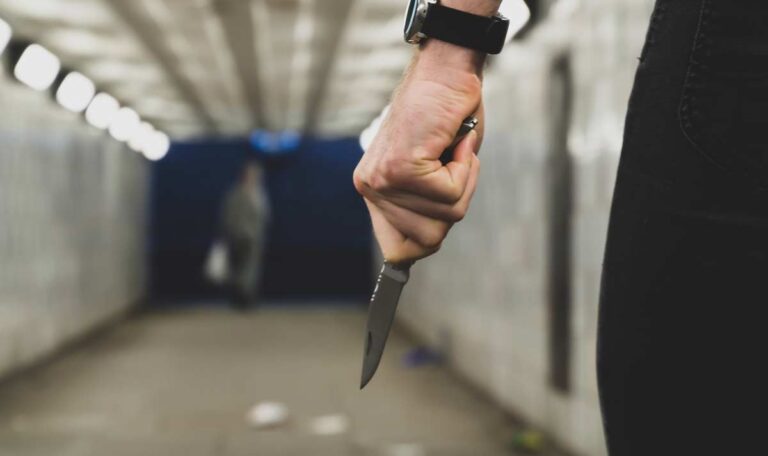 Nach extrem Anstieg von Stichwunden: Nachbarland plant Messerverbot